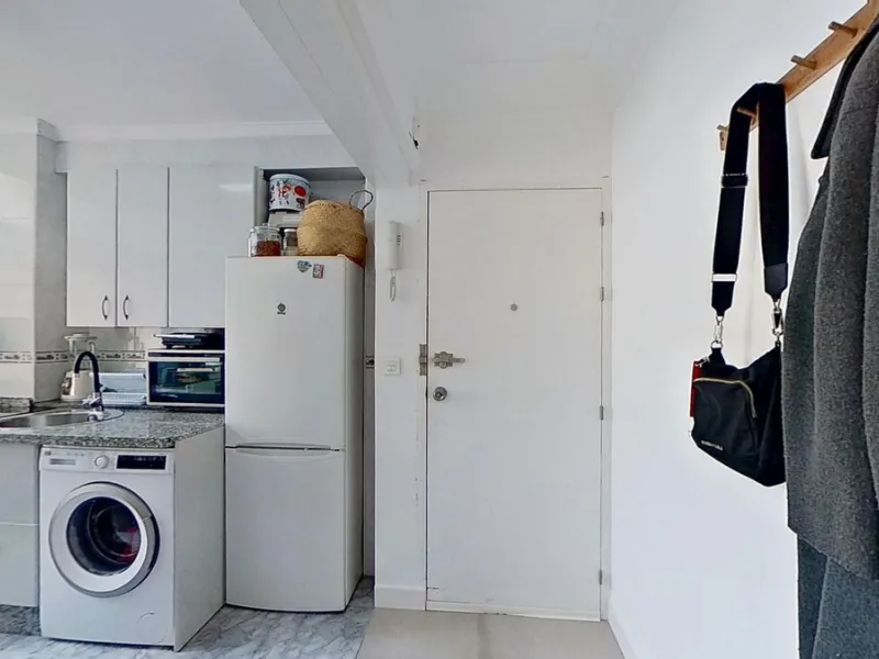 Apartment - Middle Floor Apartment в продаже в Málaga, Málaga. В доме 3 спален и 1 ванных комнат. Площадь дома 73 м²
