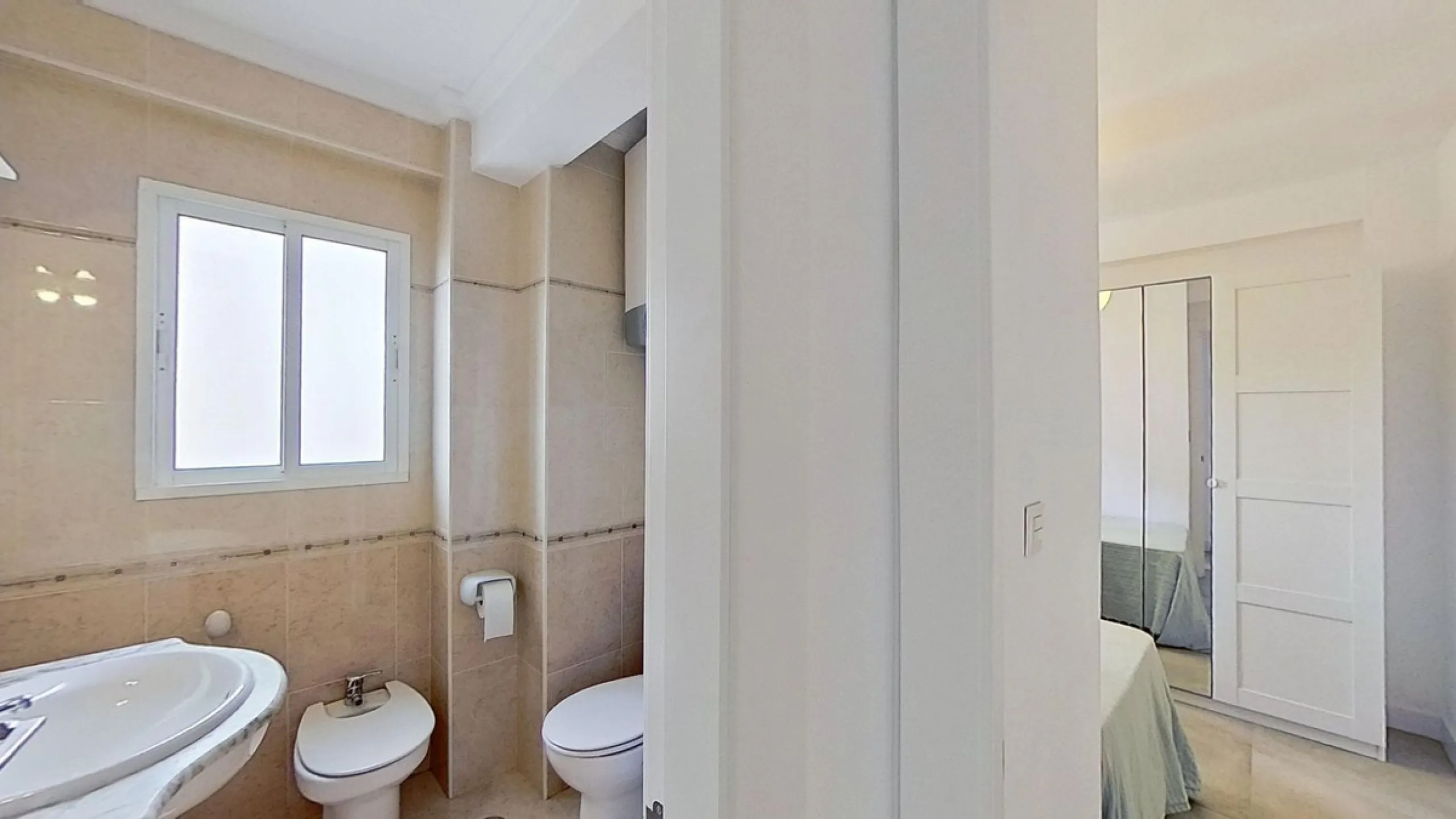 Apartment - Middle Floor Apartment в продаже в Málaga, Málaga. В доме 3 спален и 1 ванных комнат. Площадь дома 73 м²