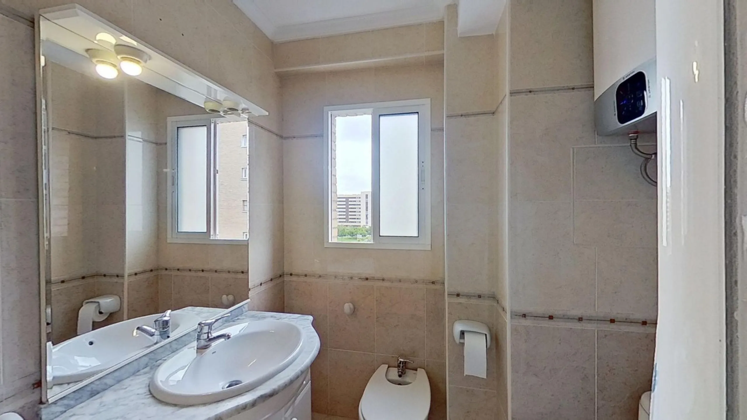 Apartment - Middle Floor Apartment в продаже в Málaga, Málaga. В доме 3 спален и 1 ванных комнат. Площадь дома 73 м²