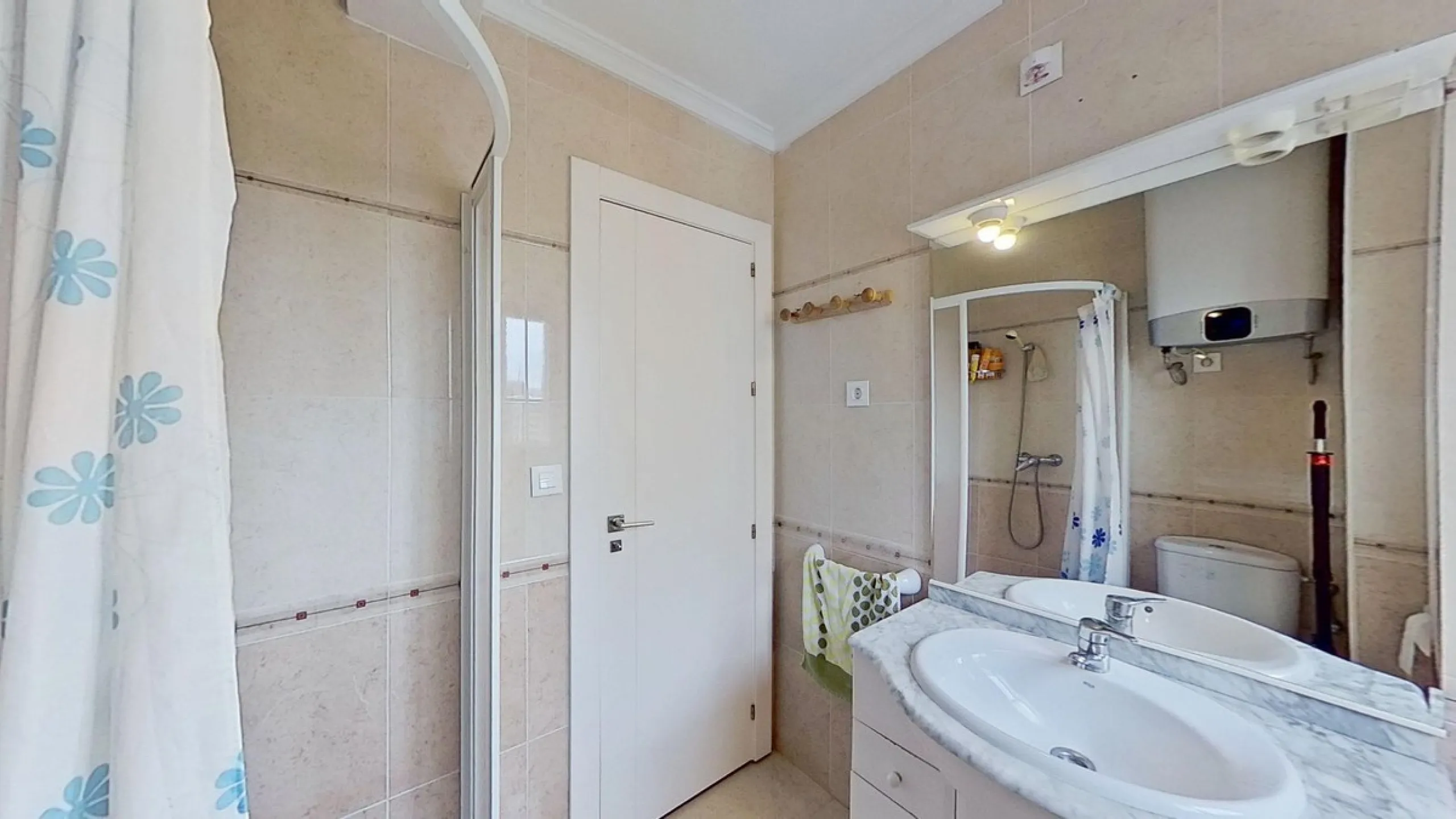 Apartment - Middle Floor Apartment в продаже в Málaga, Málaga. В доме 3 спален и 1 ванных комнат. Площадь дома 73 м²
