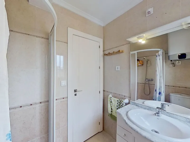 Apartment - Middle Floor Apartment в продаже в Málaga, Málaga. В доме 3 спален и 1 ванных комнат. Площадь дома 73 м²