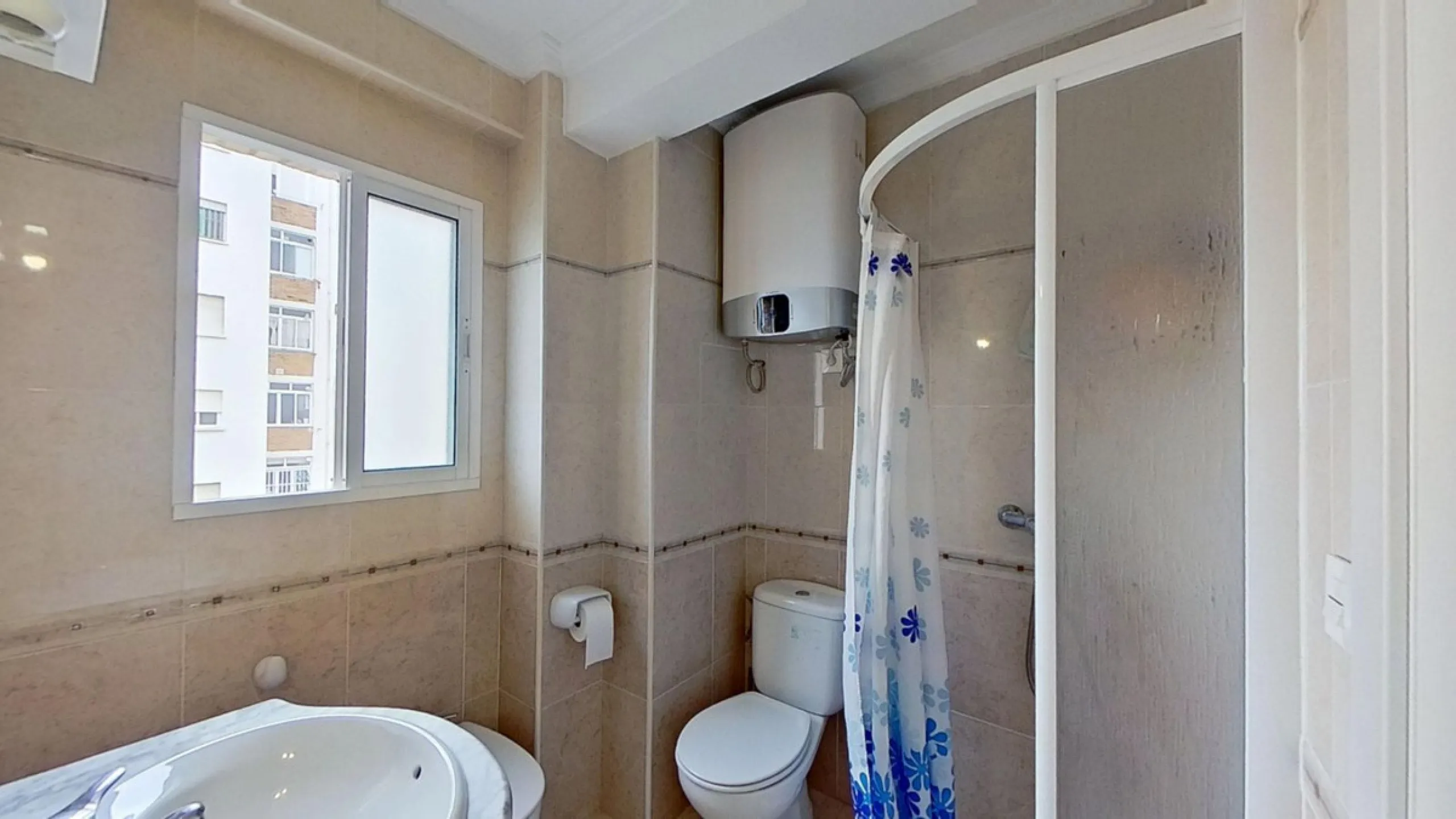 Apartment - Middle Floor Apartment в продаже в Málaga, Málaga. В доме 3 спален и 1 ванных комнат. Площадь дома 73 м²