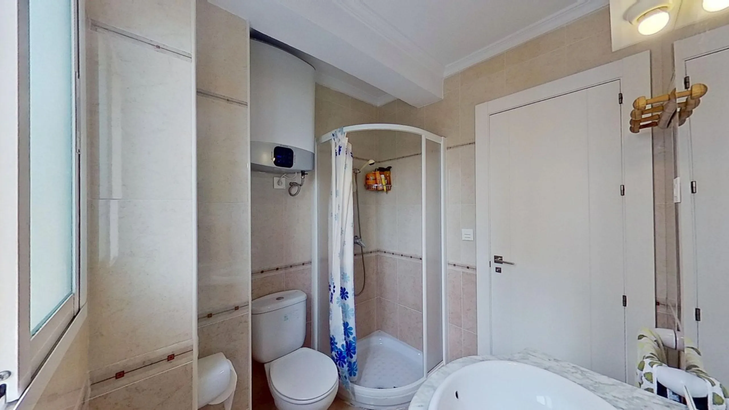 Apartment - Middle Floor Apartment в продаже в Málaga, Málaga. В доме 3 спален и 1 ванных комнат. Площадь дома 73 м²