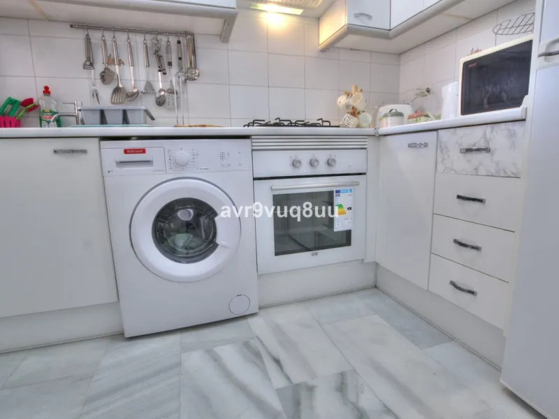 Apartment - Middle Floor Apartment в продаже в Mijas, Málaga. В доме 2 спален и 2 ванных комнат. Площадь дома 75 м². Площадь участка 152 м²