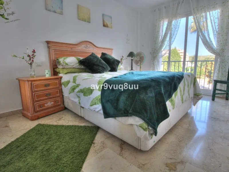 Apartment - Middle Floor Apartment в продаже в Mijas, Málaga. В доме 2 спален и 2 ванных комнат. Площадь дома 75 м². Площадь участка 152 м²