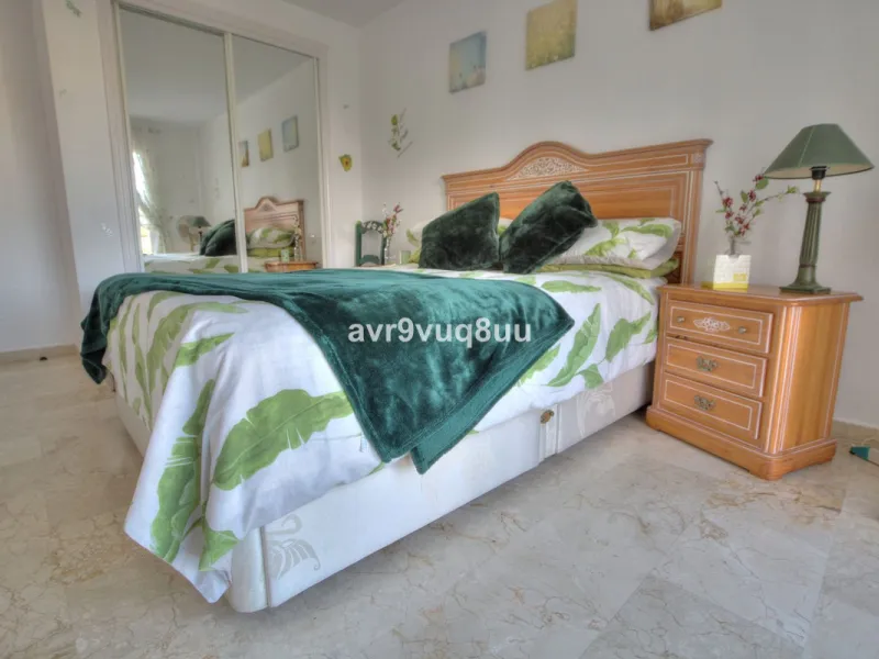 Apartment - Middle Floor Apartment в продаже в Mijas, Málaga. В доме 2 спален и 2 ванных комнат. Площадь дома 75 м². Площадь участка 152 м²