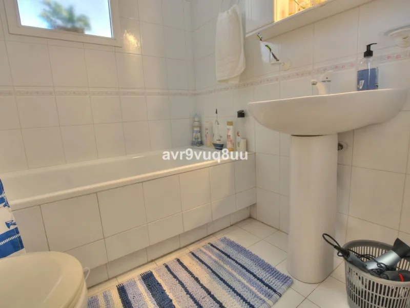 Apartment - Middle Floor Apartment в продаже в Mijas, Málaga. В доме 2 спален и 2 ванных комнат. Площадь дома 75 м². Площадь участка 152 м²