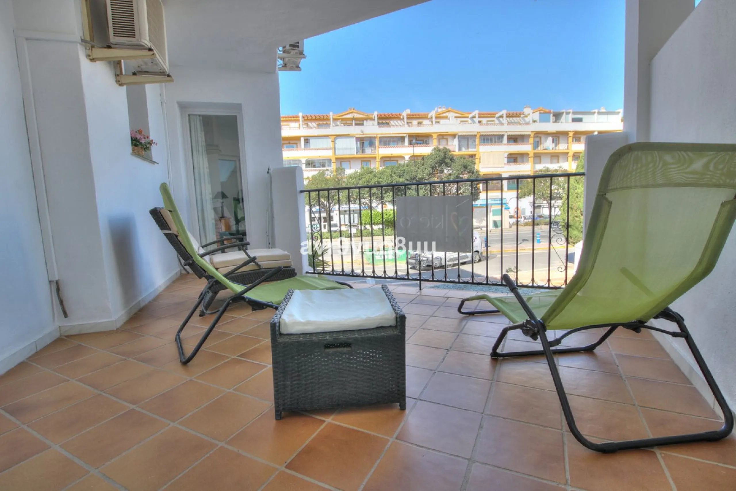 Apartment - Middle Floor Apartment в продаже в Mijas, Málaga. В доме 2 спален и 2 ванных комнат. Площадь дома 75 м². Площадь участка 152 м²