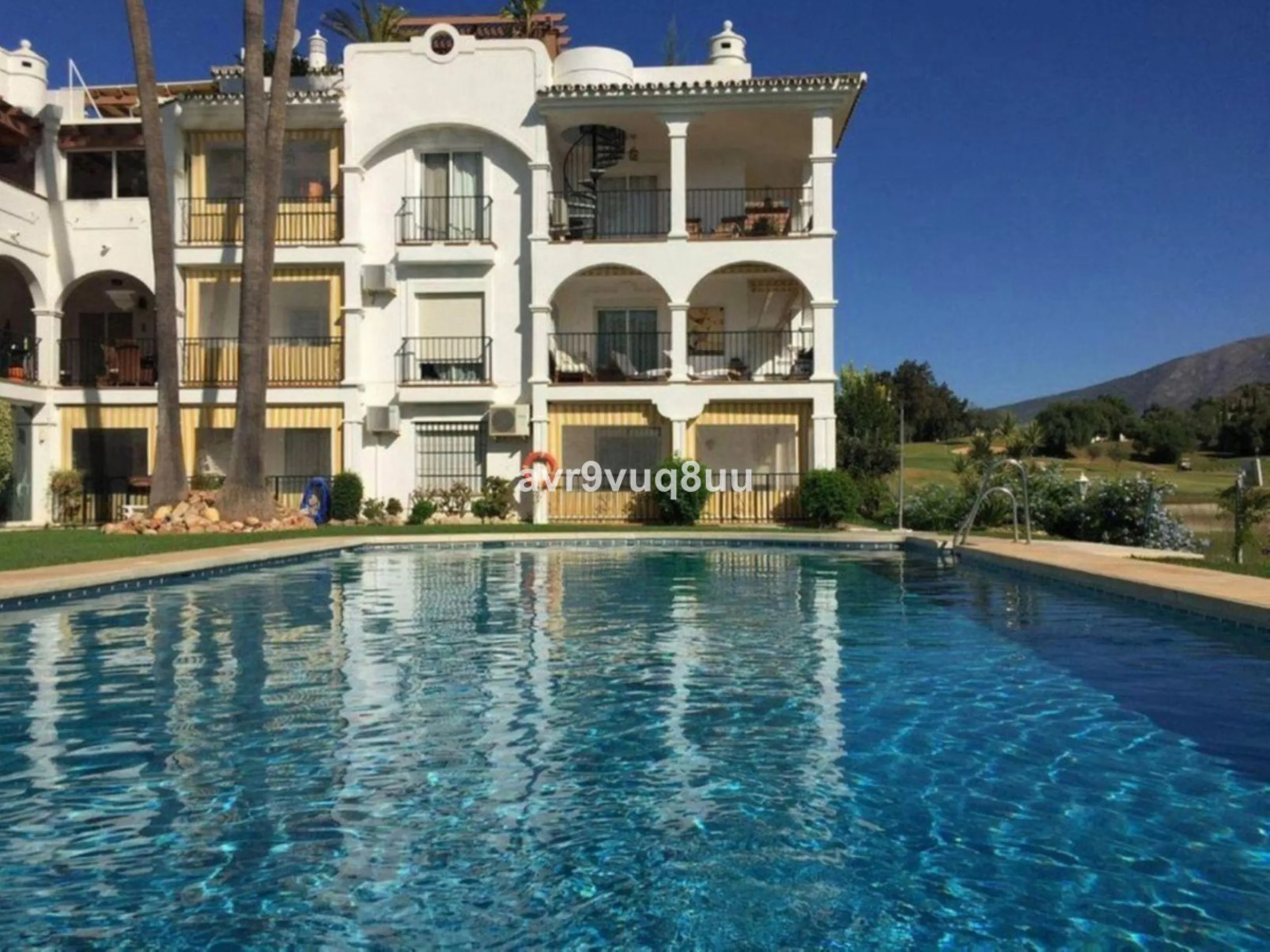 Apartment - Middle Floor Apartment в продаже в Mijas, Málaga. В доме 2 спален и 2 ванных комнат. Площадь дома 75 м². Площадь участка 152 м²