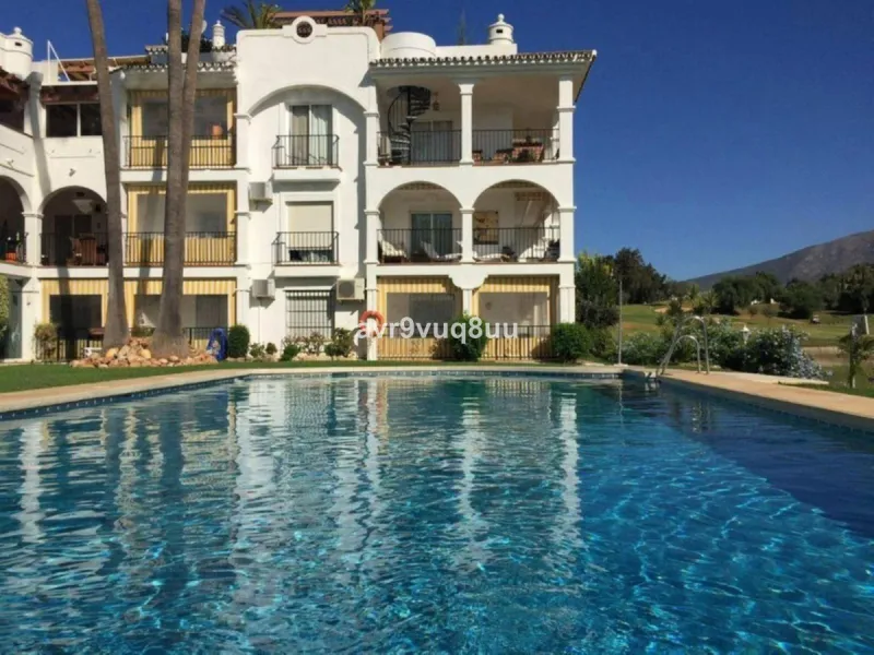 Apartment - Middle Floor Apartment в продаже в Mijas, Málaga. В доме 2 спален и 2 ванных комнат. Площадь дома 75 м². Площадь участка 152 м²