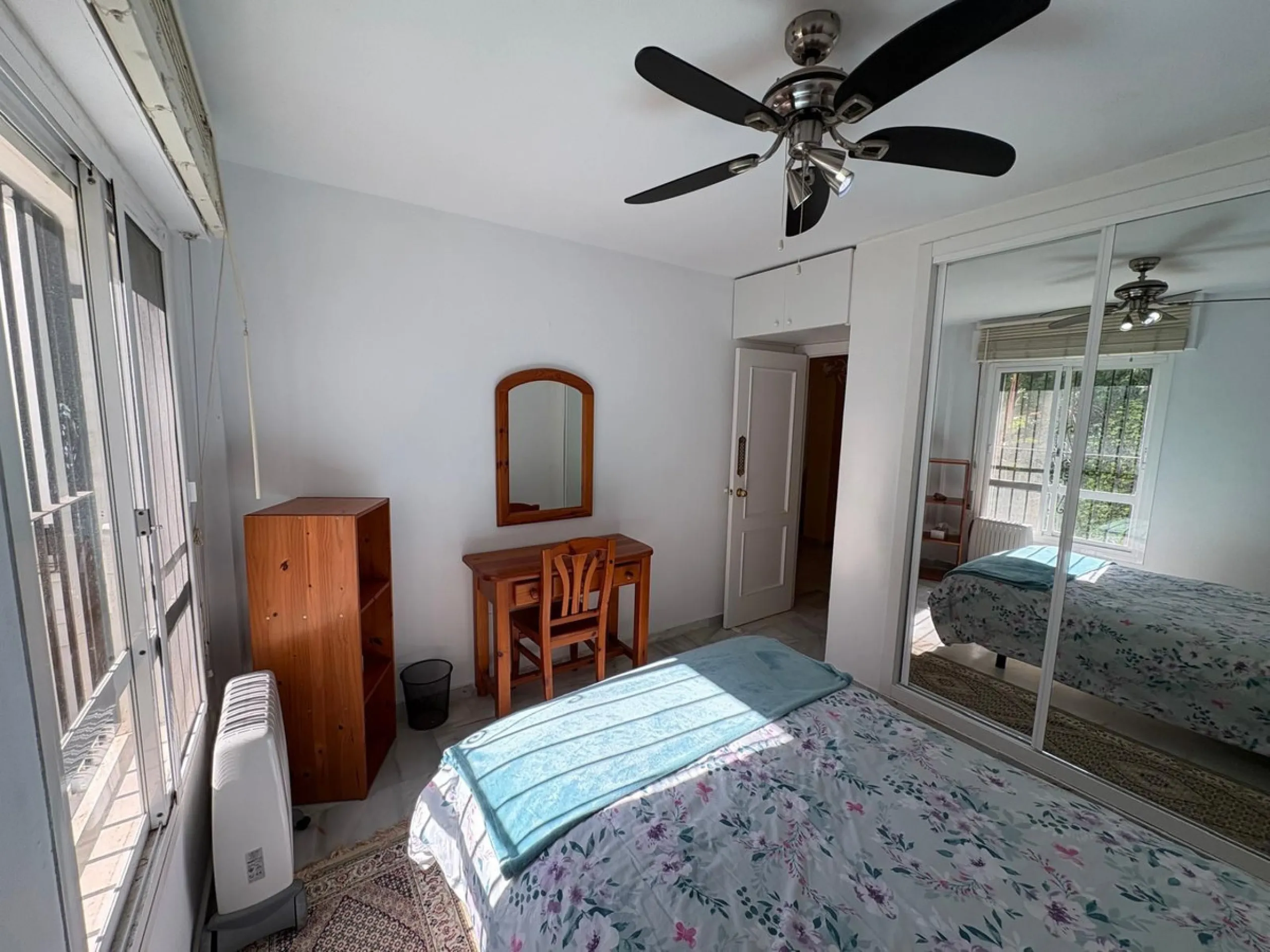 Beautiful south-facing 2-bedroom, 1-bathroom apartment located in La Reserva de Marbella.