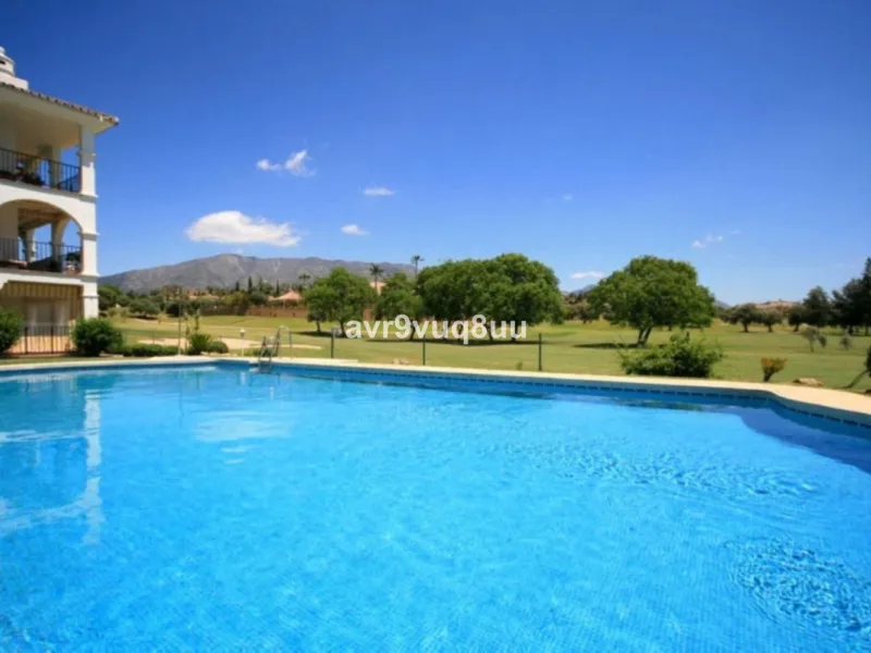 Apartment - Middle Floor Apartment в продаже в Mijas, Málaga. В доме 2 спален и 2 ванных комнат. Площадь дома 75 м². Площадь участка 152 м²