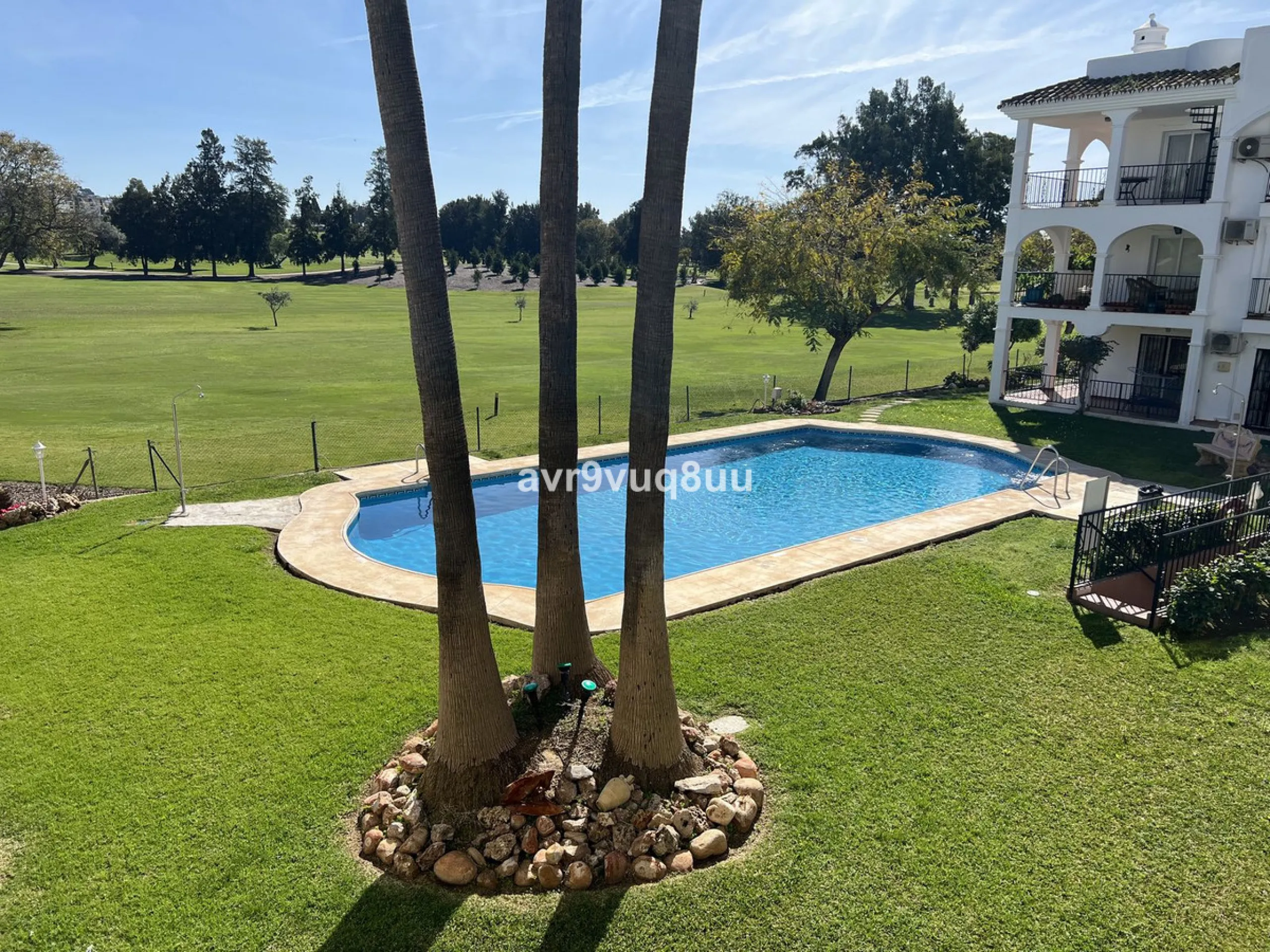 Apartment - Middle Floor Apartment в продаже в Mijas, Málaga. В доме 2 спален и 2 ванных комнат. Площадь дома 75 м². Площадь участка 152 м²