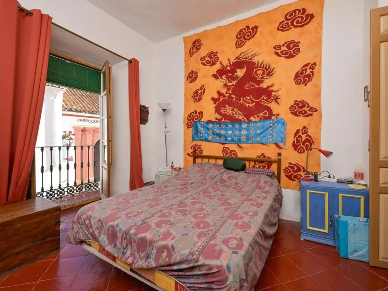Magestic village house built in 1830, the third oldest house in Tolox and located right in the historic center of the town. The house is spread over three floors, maintaining all the authenticity of its construction. On the ground floor, we enter the hous
