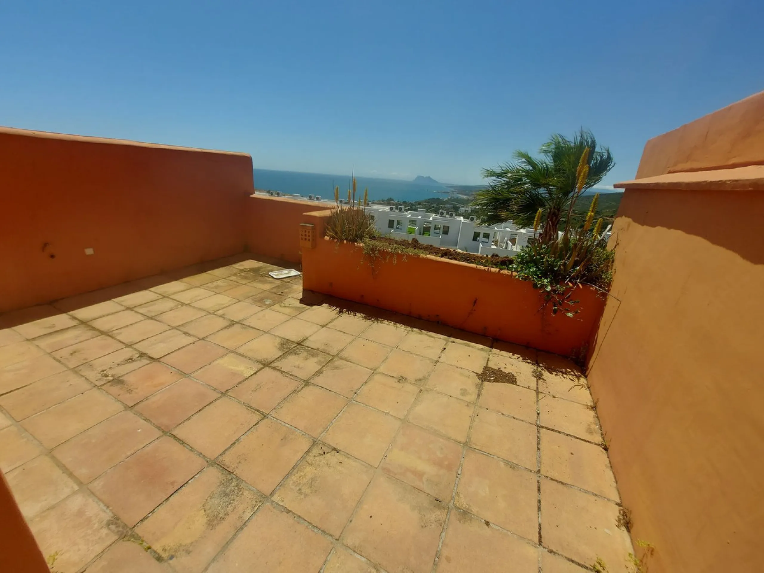 Large modern south facing un-furnished townhouse in a small development of only 46 houses.