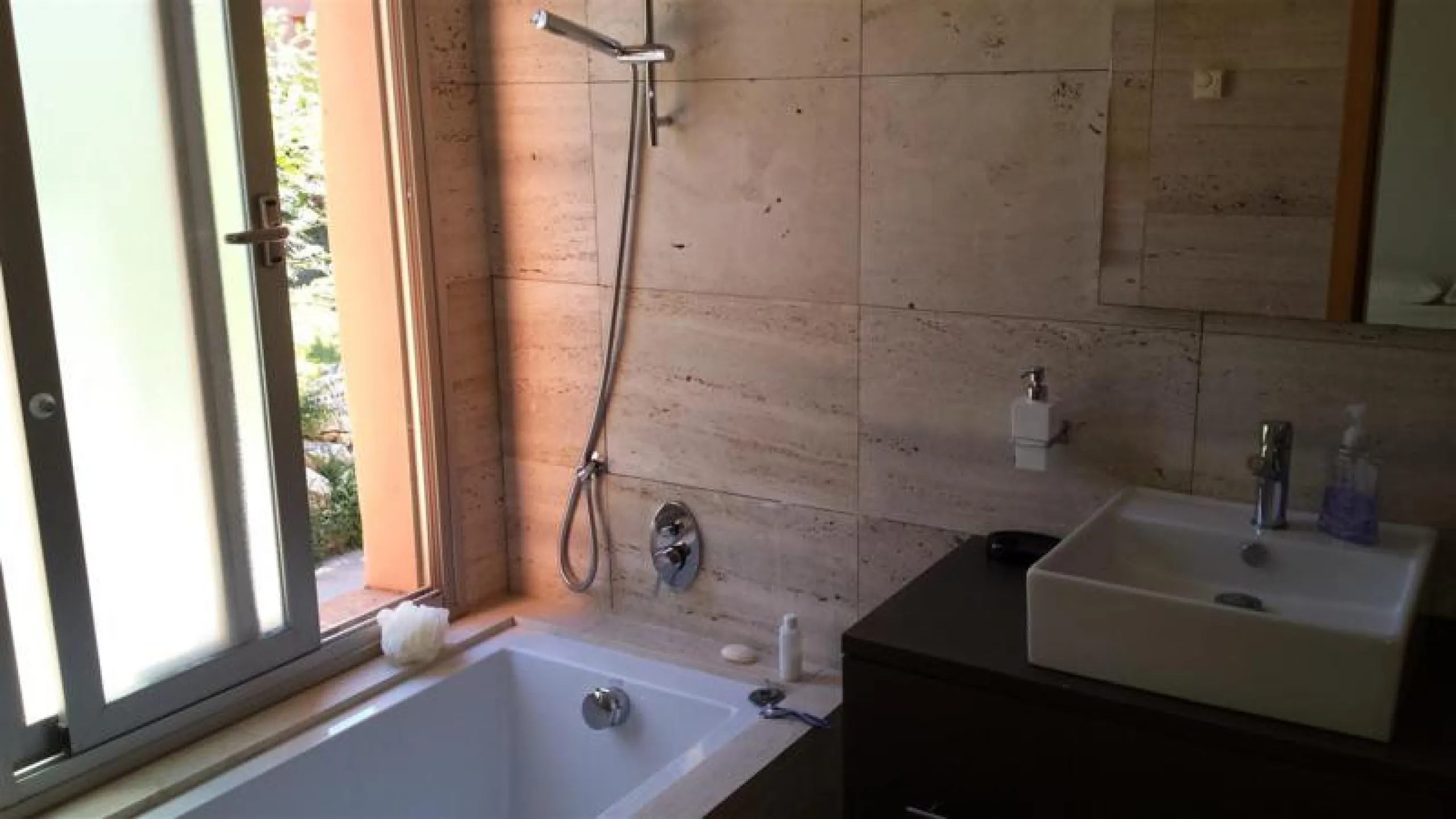 Large modern south facing un-furnished townhouse in a small development of only 46 houses.