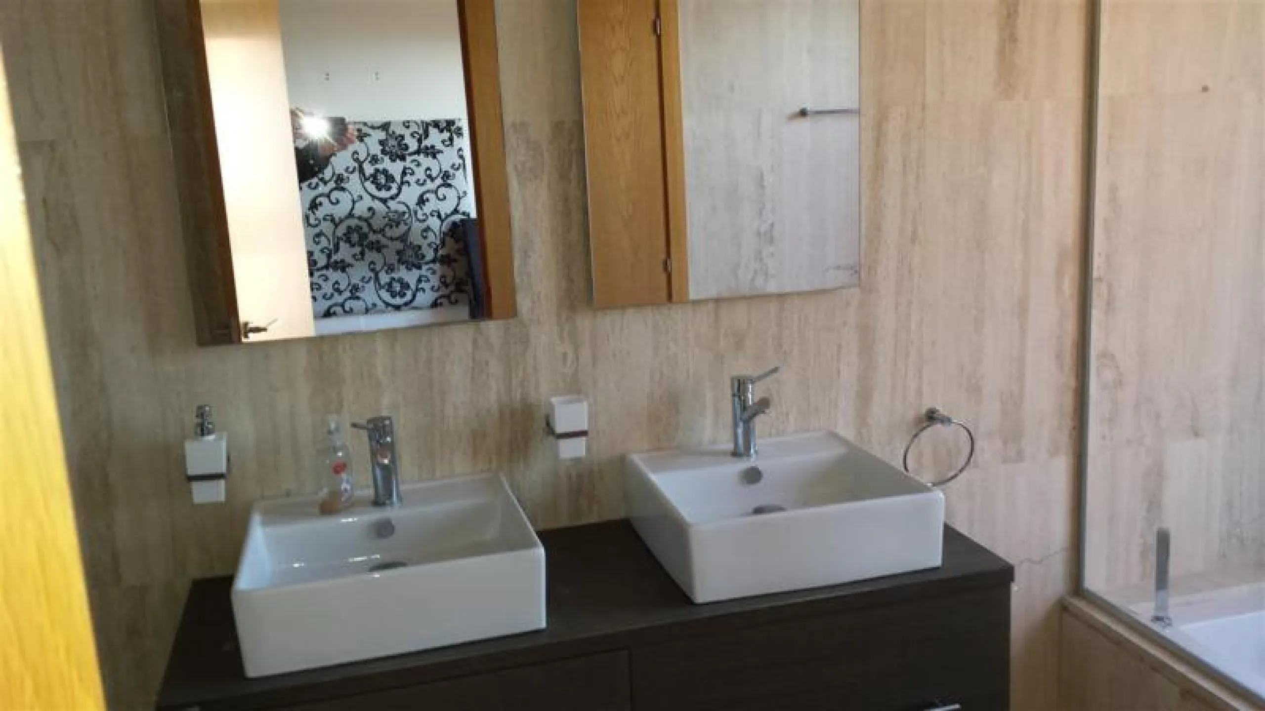 Large modern south facing un-furnished townhouse in a small development of only 46 houses.