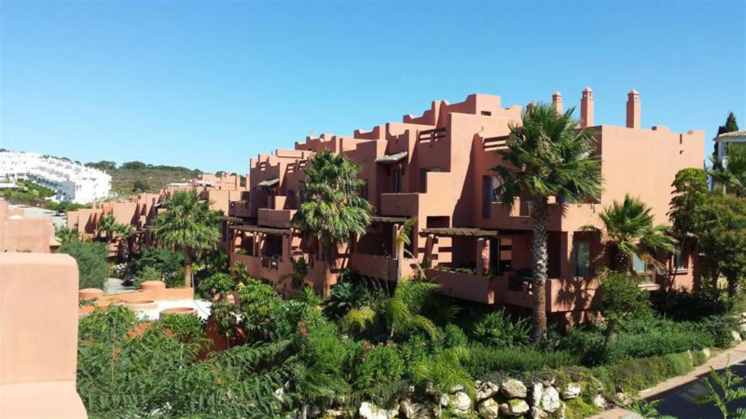 Large modern south facing un-furnished townhouse in a small development of only 46 houses.