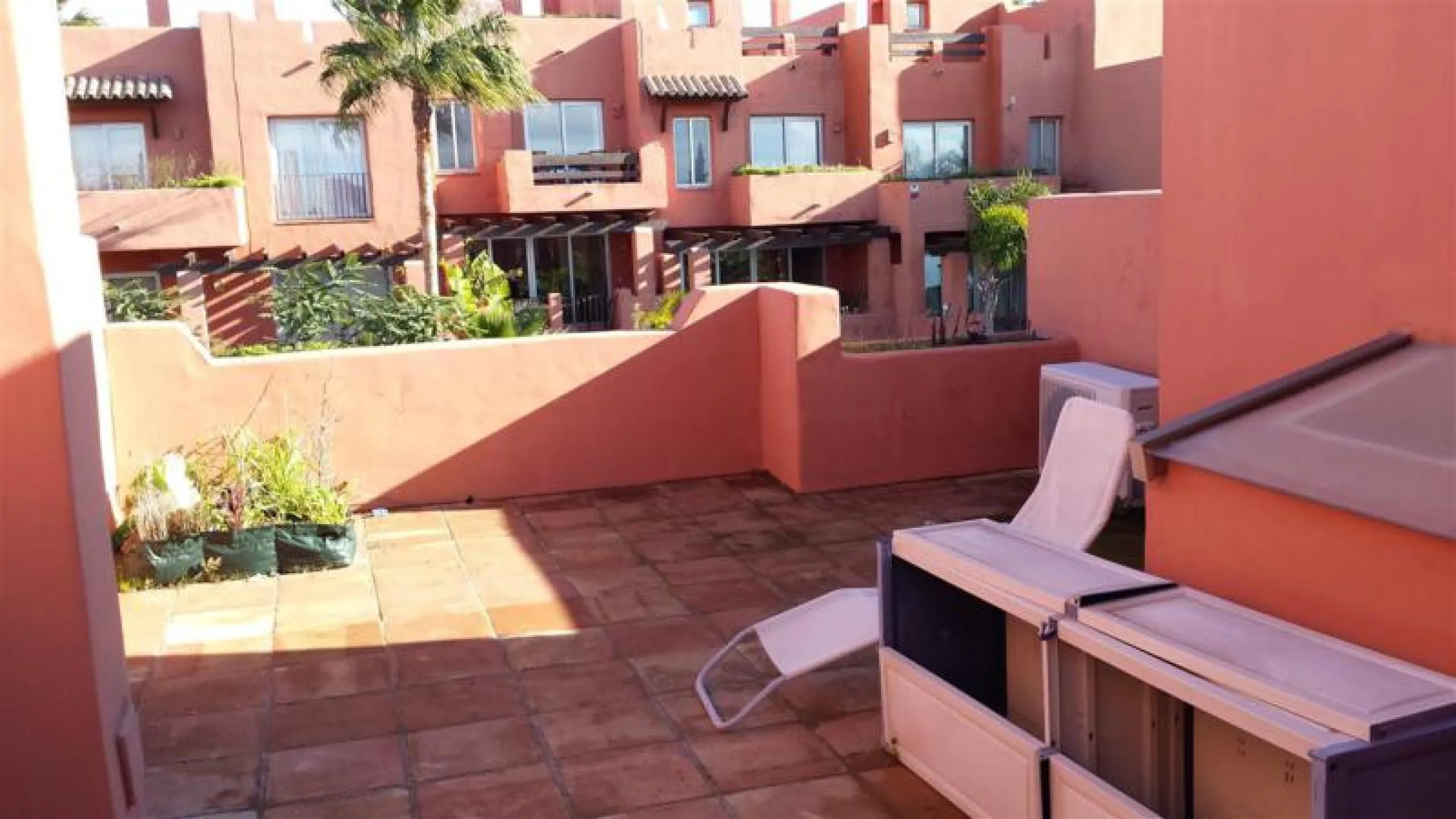 Large modern south facing un-furnished townhouse in a small development of only 46 houses.