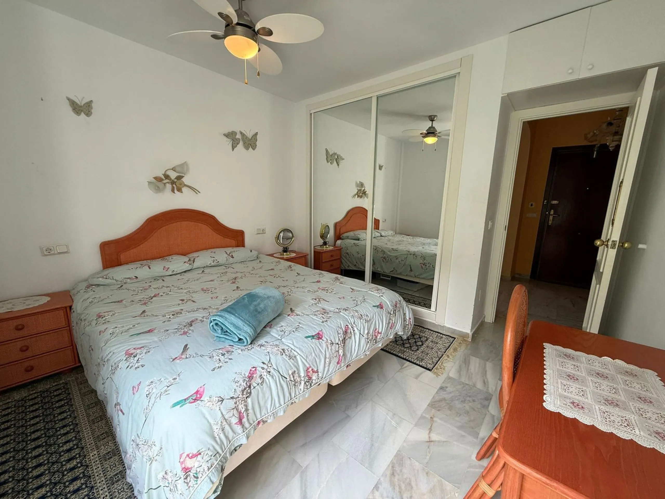 Beautiful south-facing 2-bedroom, 1-bathroom apartment located in La Reserva de Marbella.
