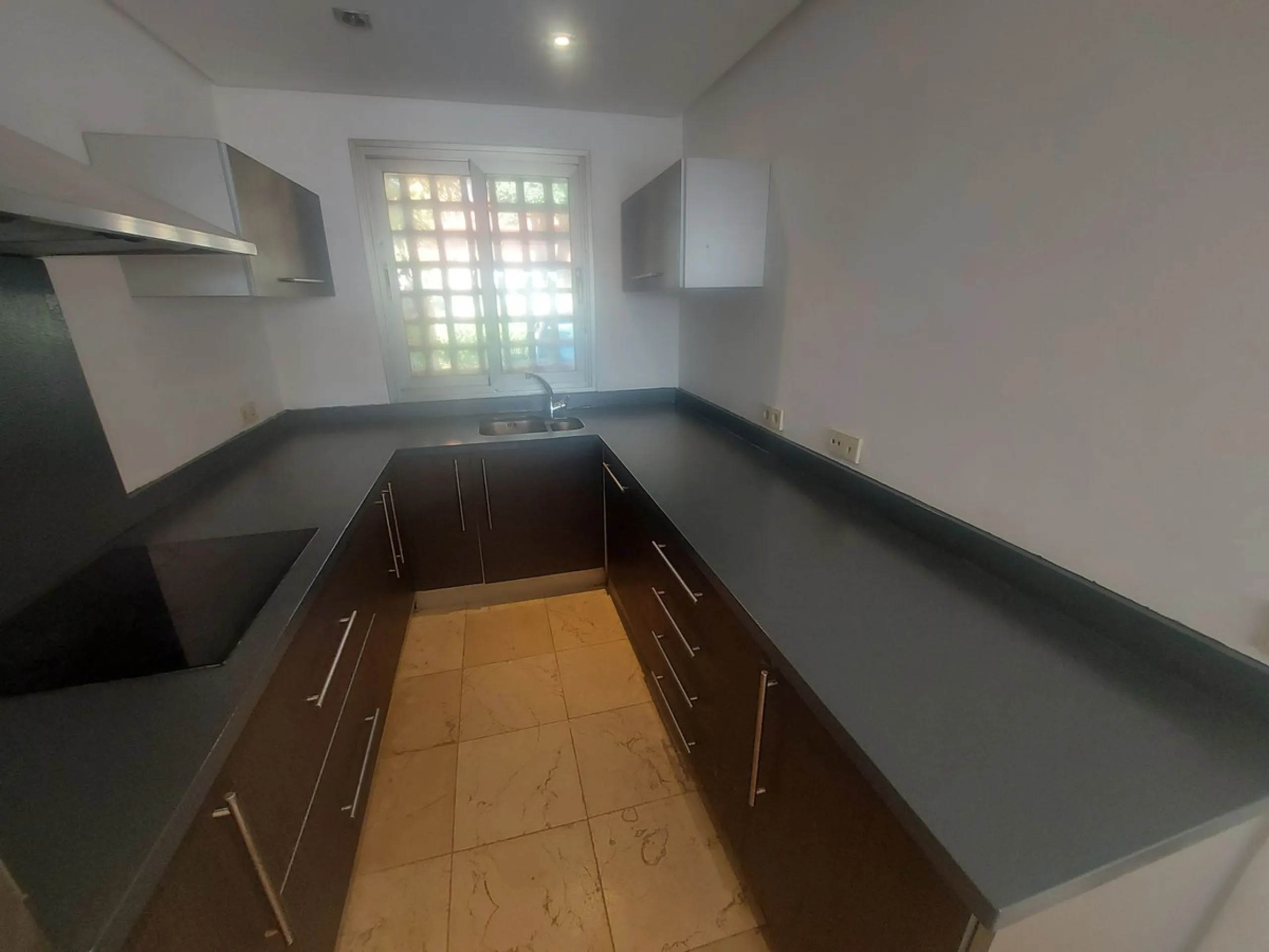 Large modern south facing un-furnished townhouse in a small development of only 46 houses.