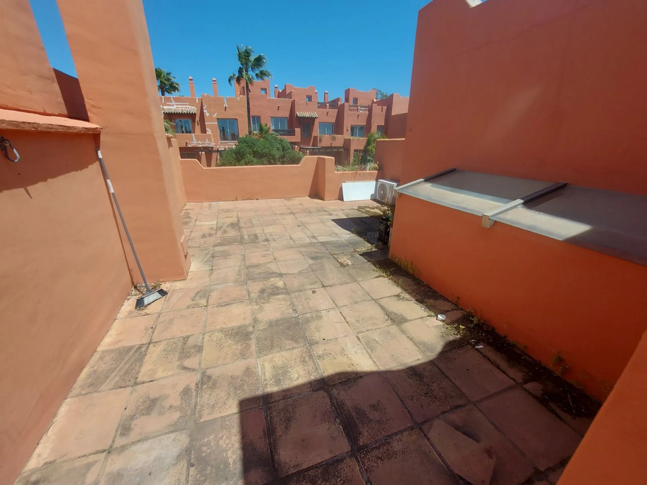 Large modern south facing un-furnished townhouse in a small development of only 46 houses.