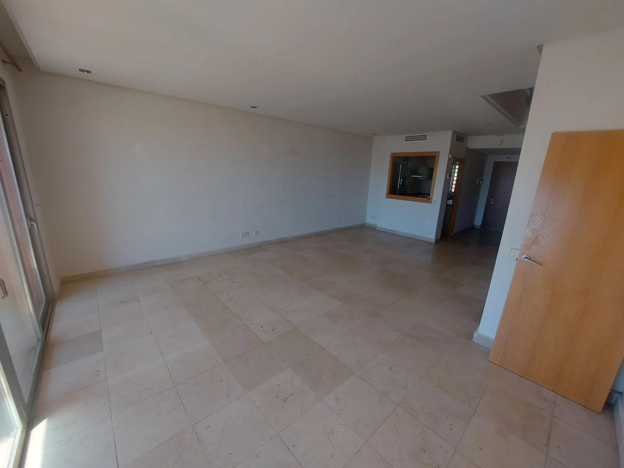 Large modern south facing un-furnished townhouse in a small development of only 46 houses.