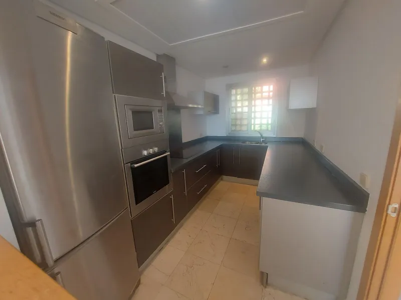 Large modern south facing un-furnished townhouse in a small development of only 46 houses.
