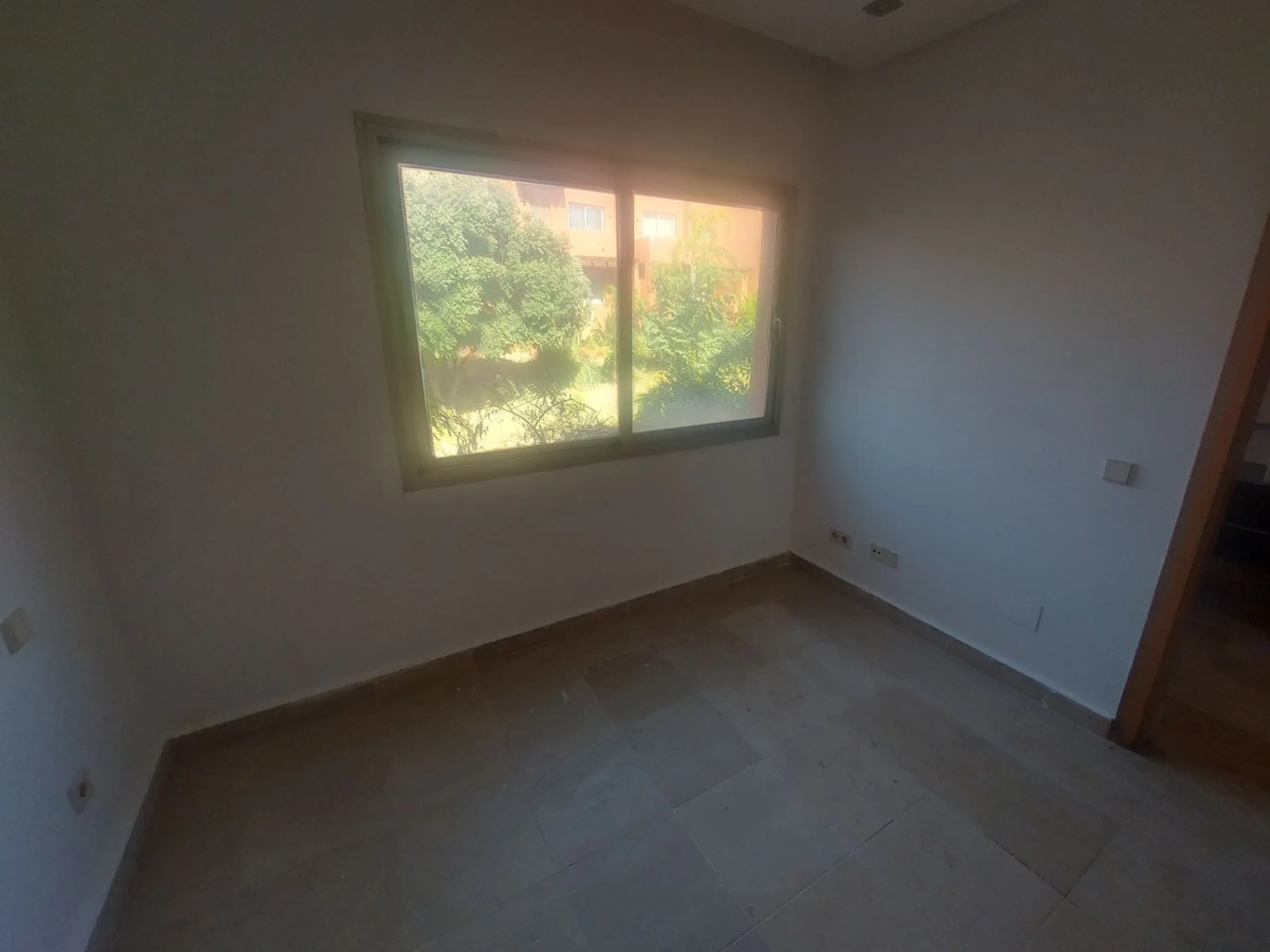 Large modern south facing un-furnished townhouse in a small development of only 46 houses.