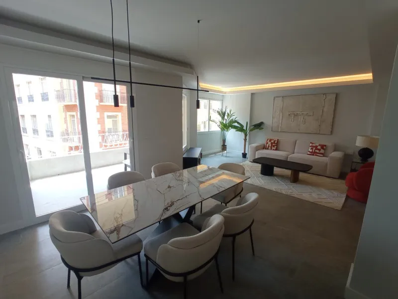 Middle Floor Apartment, Málaga Historic Centre calle Larios area, Costa del Sol.