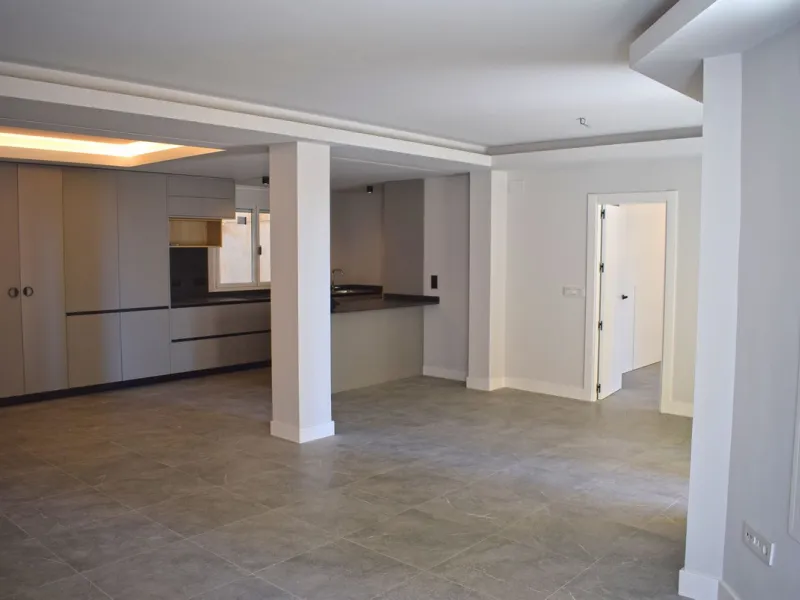 Middle Floor Apartment, Málaga Historic Centre calle Larios area, Costa del Sol.
