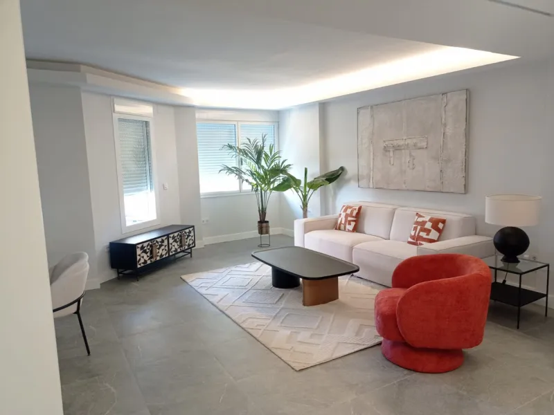 Middle Floor Apartment, Málaga Historic Centre calle Larios area, Costa del Sol.