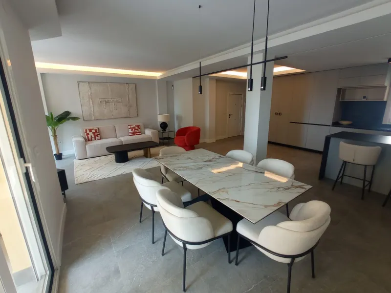 Middle Floor Apartment, Málaga Historic Centre calle Larios area, Costa del Sol.