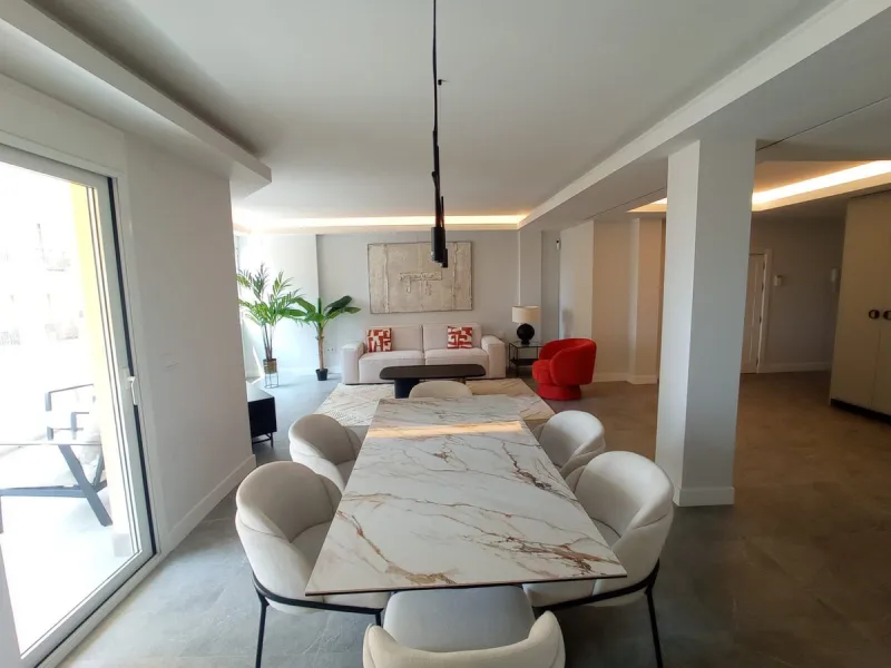 Middle Floor Apartment, Málaga Historic Centre calle Larios area, Costa del Sol.