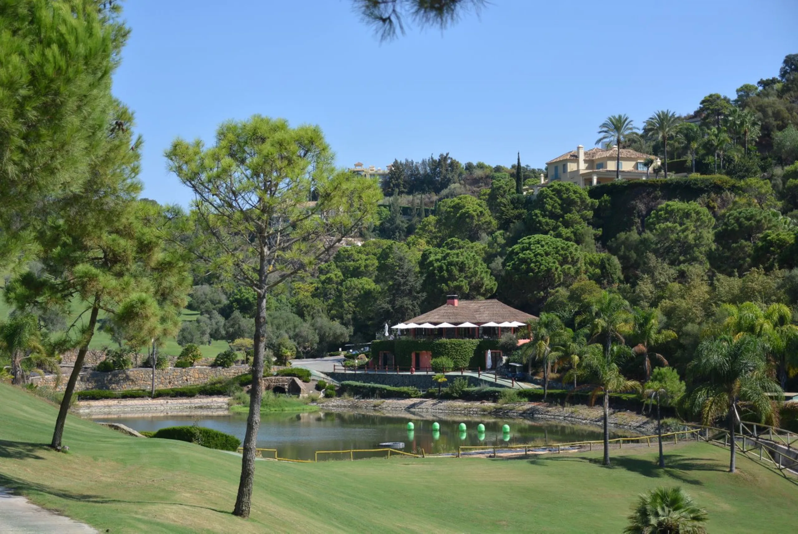 Plot for sale within the Marbella Club Golf Resort. This is a fully gated community, with camera surveillance circuit, internal barriers and 24-hour concierge-security. It also has an equestrian center, golf course and restaurant. The roads are wide, illu