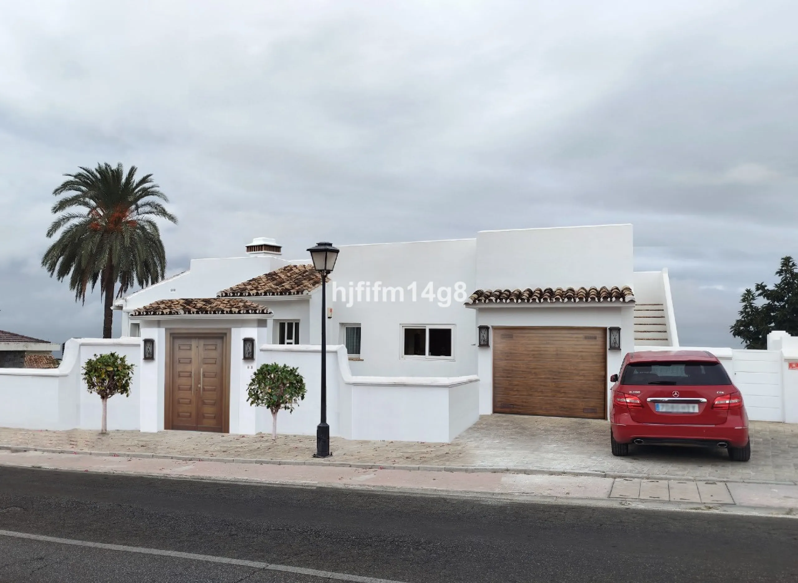 House - Detached Villa в продаже в Marbella, Málaga. В доме 4 спален и 4 ванных комнат. Площадь дома 253 м². Площадь участка 545 м²