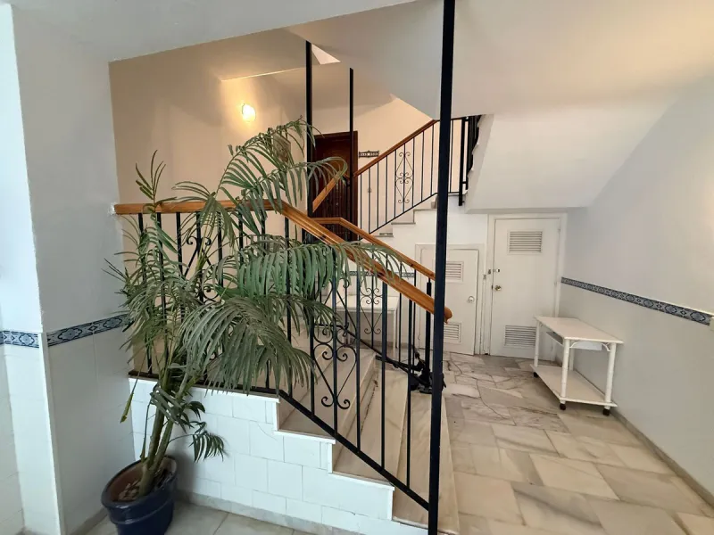Beautiful south-facing 2-bedroom, 1-bathroom apartment located in La Reserva de Marbella.