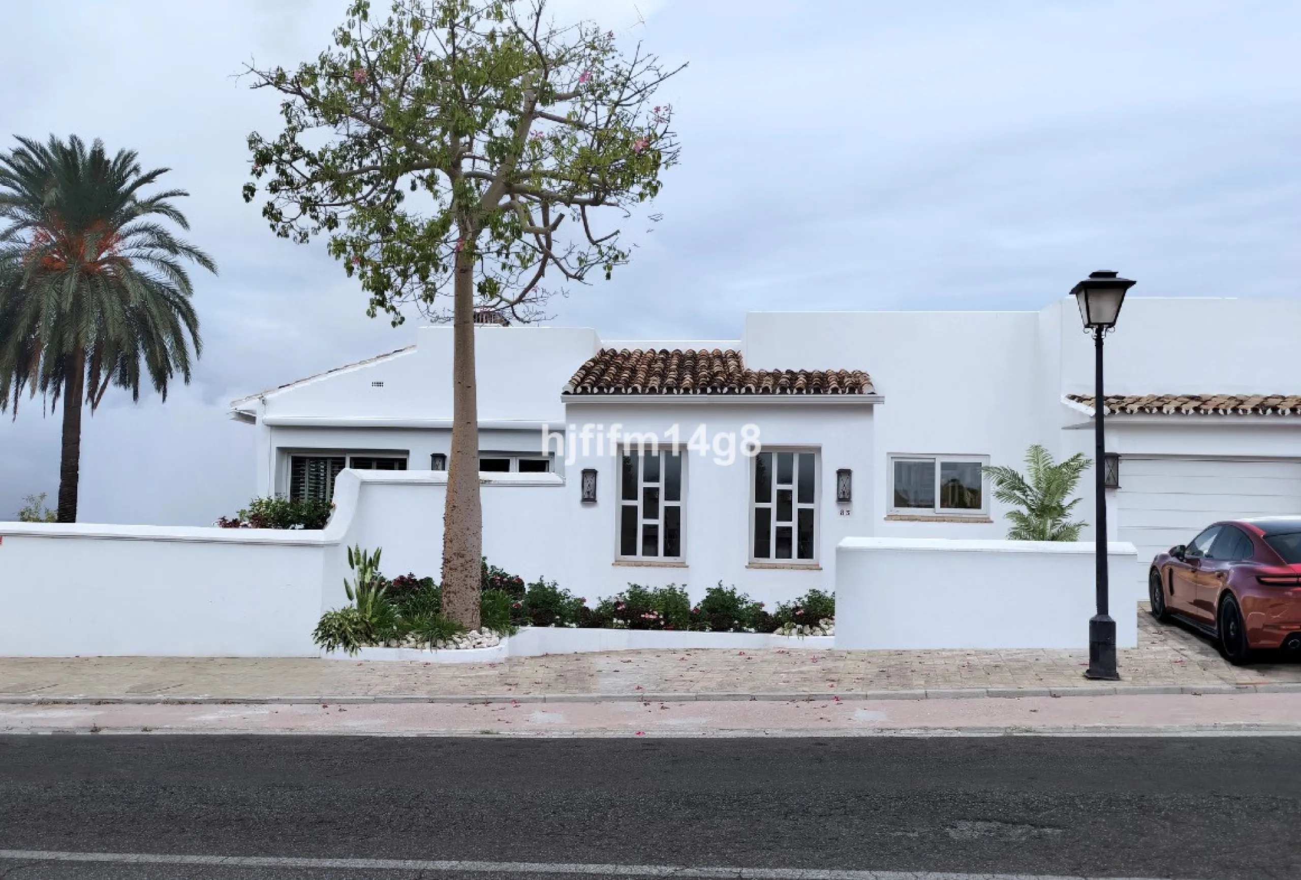 House - Detached Villa в продаже в Marbella, Málaga. В доме 4 спален и 4 ванных комнат. Площадь дома 253 м². Площадь участка 545 м²
