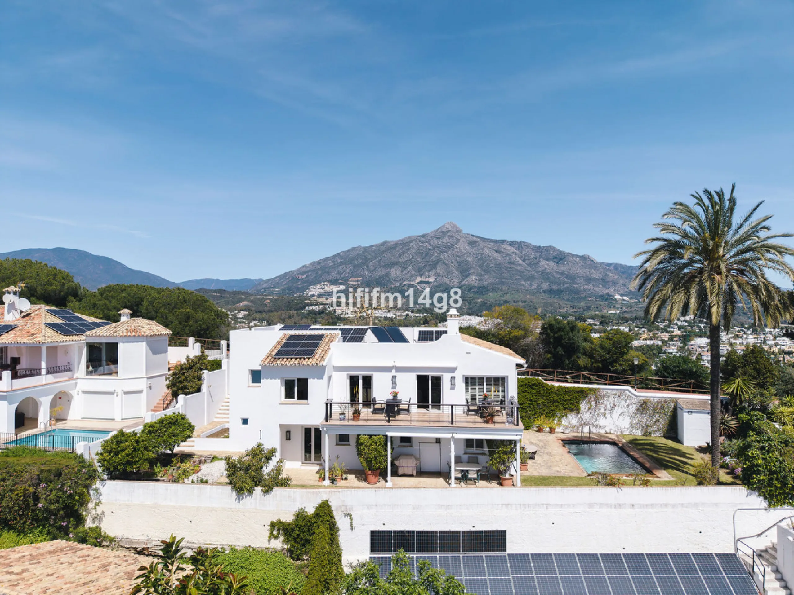 House - Detached Villa в продаже в Marbella, Málaga. В доме 4 спален и 4 ванных комнат. Площадь дома 253 м². Площадь участка 545 м²