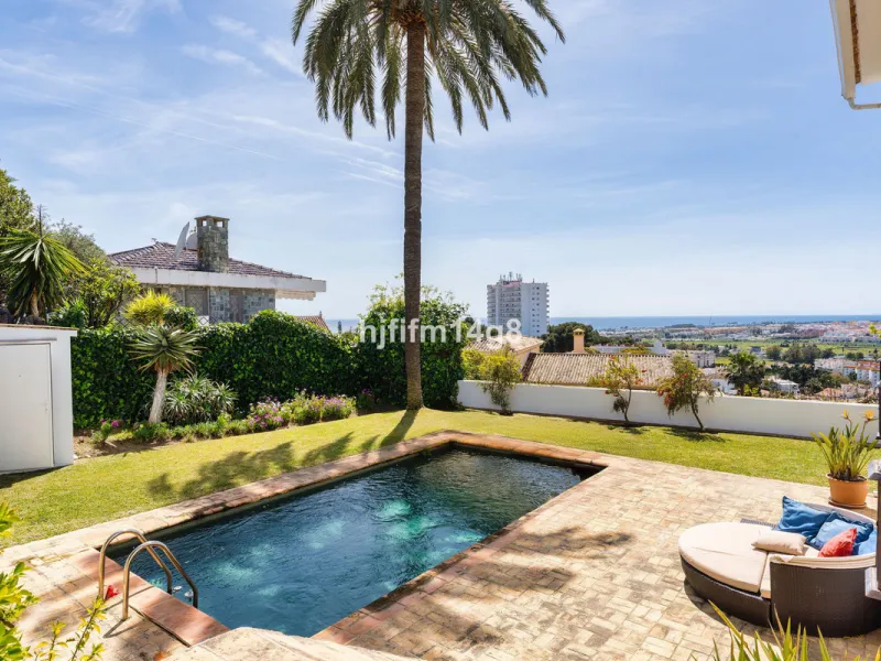 House - Detached Villa в продаже в Marbella, Málaga. В доме 4 спален и 4 ванных комнат. Площадь дома 253 м². Площадь участка 545 м²