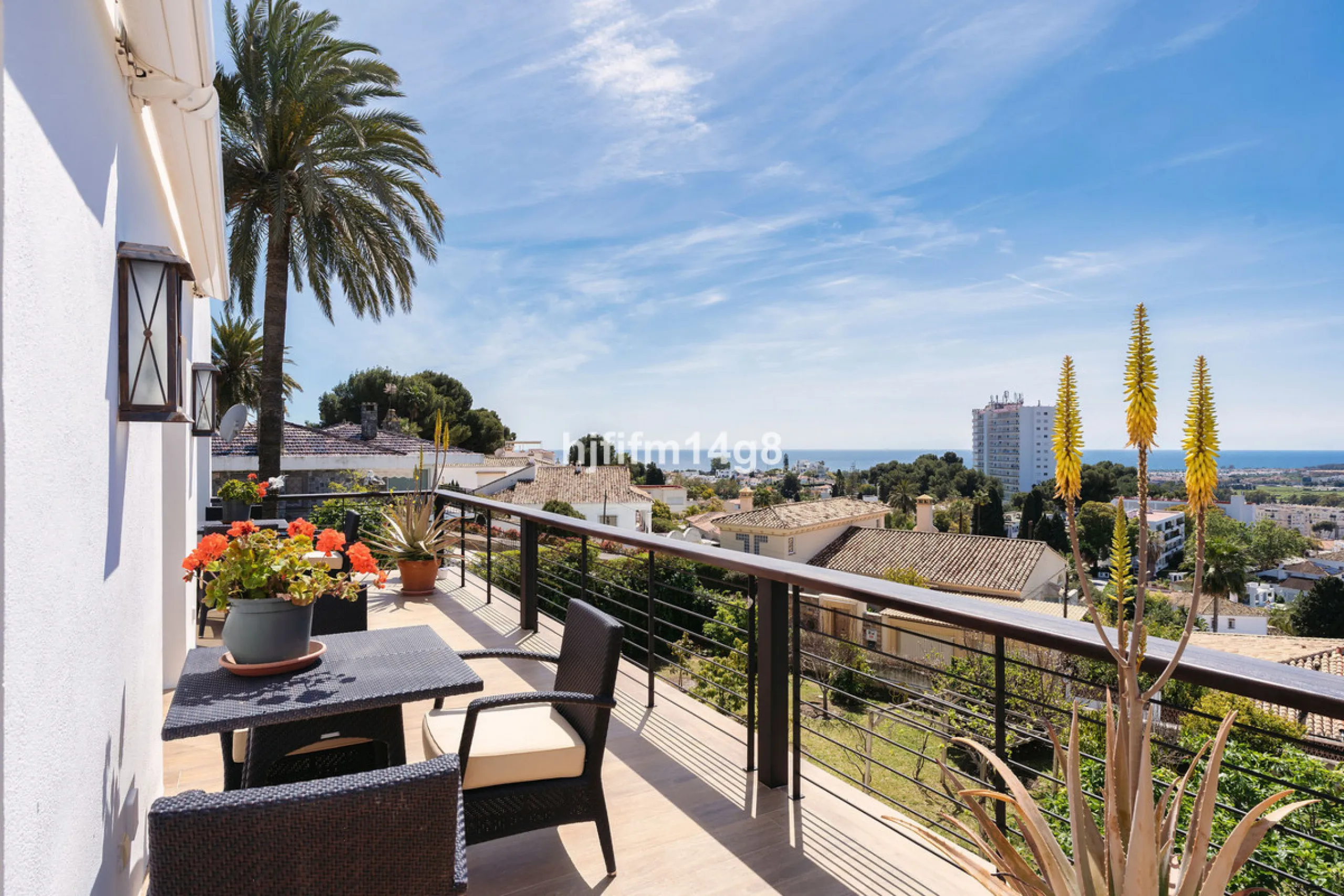 House - Detached Villa в продаже в Marbella, Málaga. В доме 4 спален и 4 ванных комнат. Площадь дома 253 м². Площадь участка 545 м²