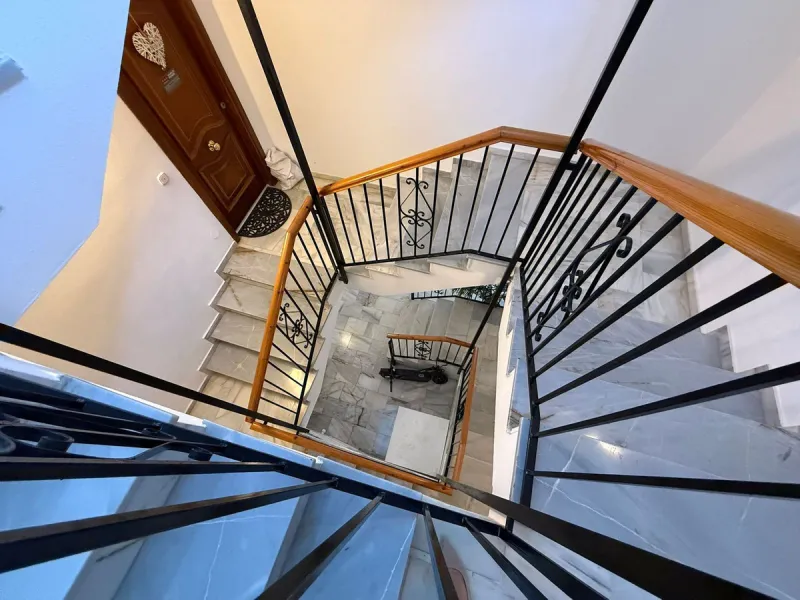 Beautiful south-facing 2-bedroom, 1-bathroom apartment located in La Reserva de Marbella.
