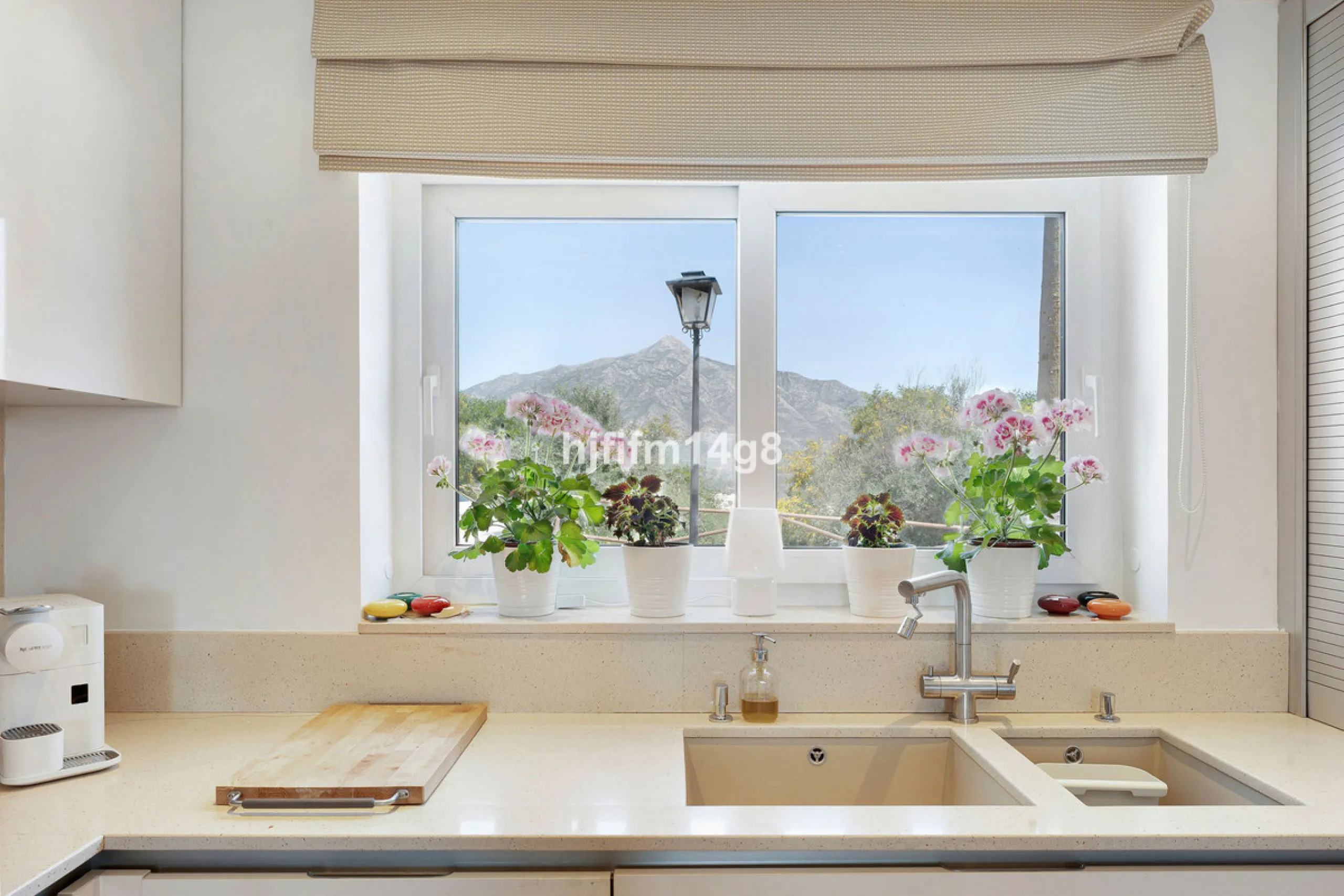 House - Detached Villa в продаже в Marbella, Málaga. В доме 4 спален и 4 ванных комнат. Площадь дома 253 м². Площадь участка 545 м²