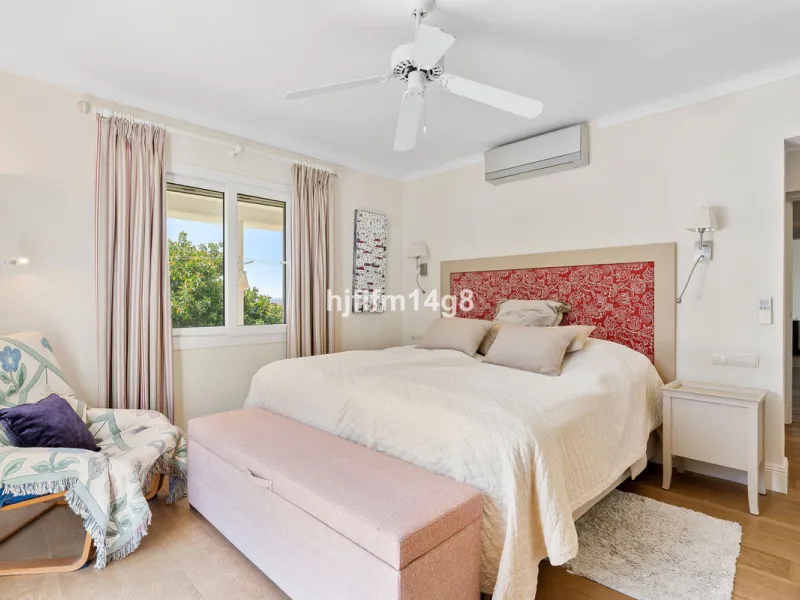 House - Detached Villa в продаже в Marbella, Málaga. В доме 4 спален и 4 ванных комнат. Площадь дома 253 м². Площадь участка 545 м²