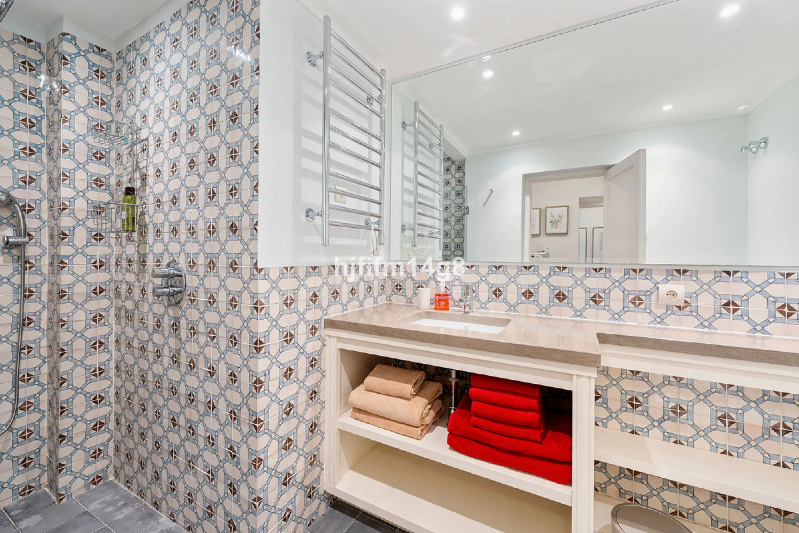 House - Detached Villa в продаже в Marbella, Málaga. В доме 4 спален и 4 ванных комнат. Площадь дома 253 м². Площадь участка 545 м²
