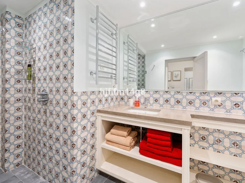 House - Detached Villa в продаже в Marbella, Málaga. В доме 4 спален и 4 ванных комнат. Площадь дома 253 м². Площадь участка 545 м²