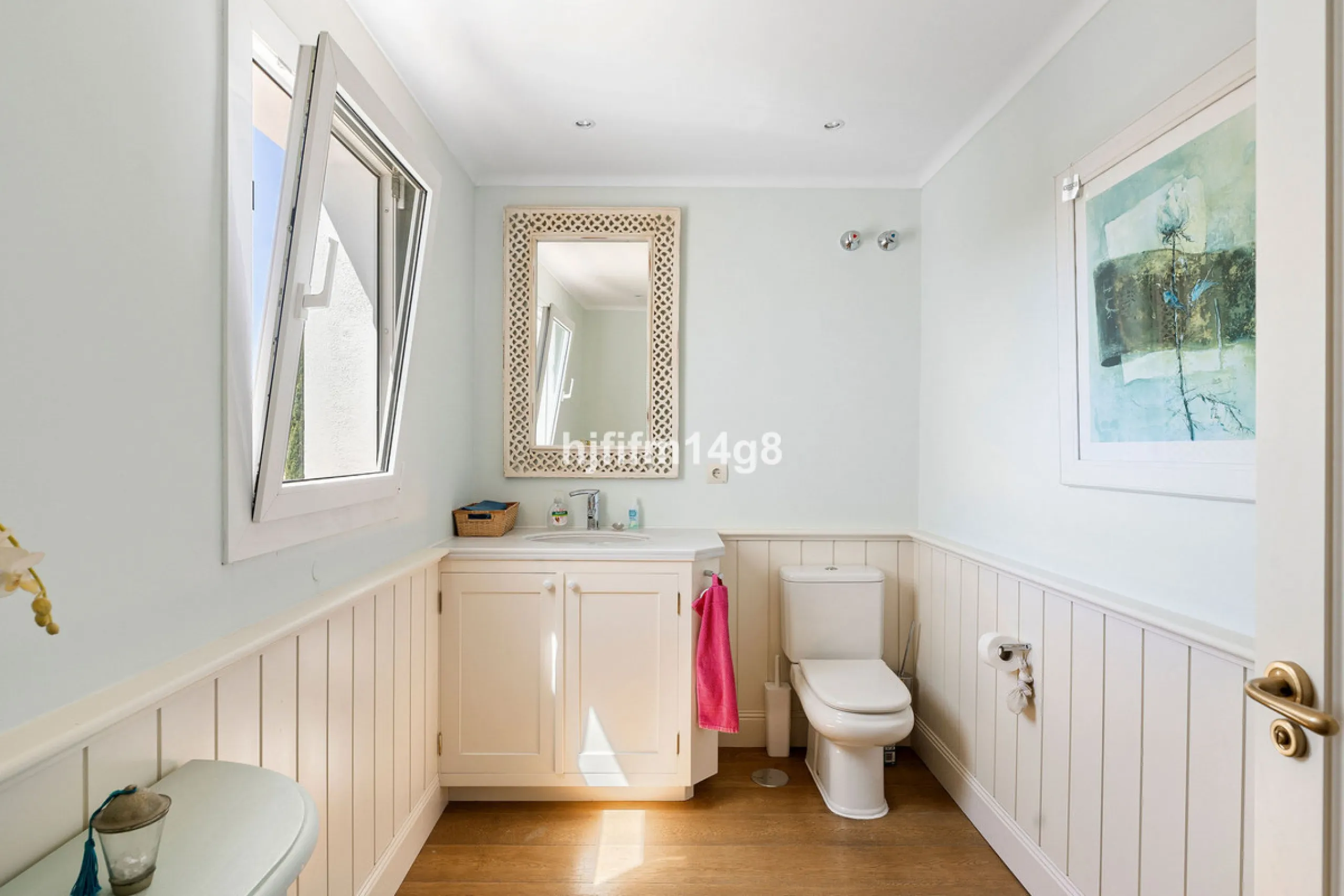 House - Detached Villa в продаже в Marbella, Málaga. В доме 4 спален и 4 ванных комнат. Площадь дома 253 м². Площадь участка 545 м²