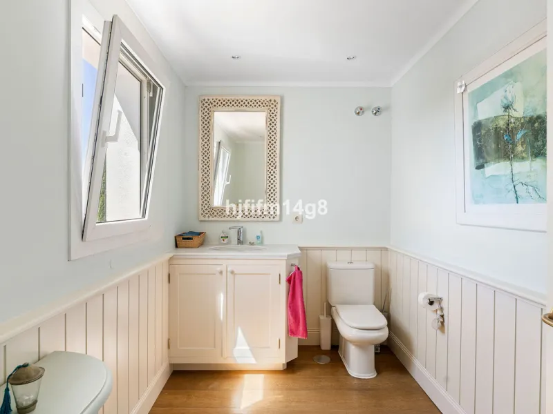 House - Detached Villa в продаже в Marbella, Málaga. В доме 4 спален и 4 ванных комнат. Площадь дома 253 м². Площадь участка 545 м²