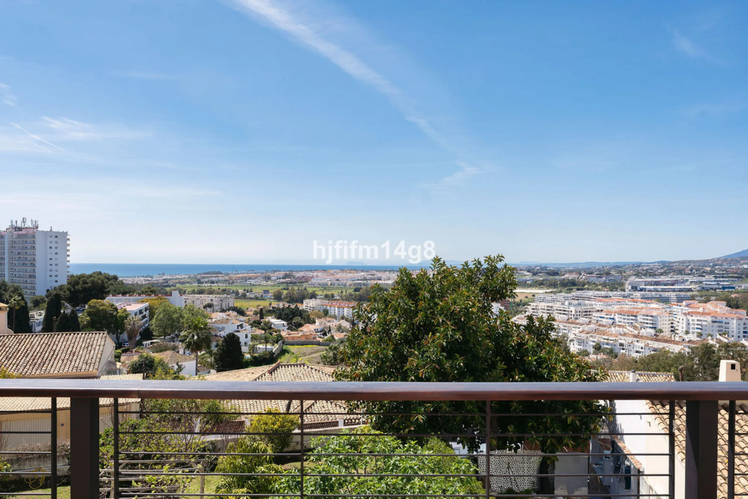 House - Detached Villa в продаже в Marbella, Málaga. В доме 4 спален и 4 ванных комнат. Площадь дома 253 м². Площадь участка 545 м²