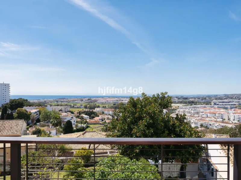 House - Detached Villa в продаже в Marbella, Málaga. В доме 4 спален и 4 ванных комнат. Площадь дома 253 м². Площадь участка 545 м²